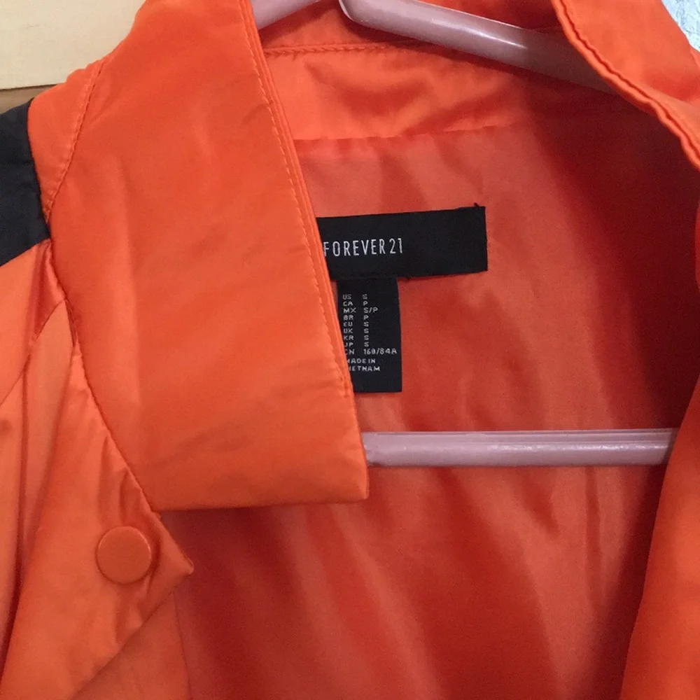 Windbreaker - Picture 3 of 5